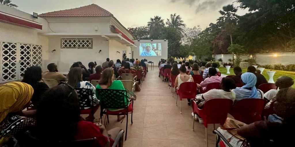 🎬 Belle soirée le 25 juin à la Maison Pierpoint avec la projection du film « Destin d’un Migrant » d'Omar Brams Mbaye. 70 participants ont échangé avec le réalisateur sur les réalités migratoires dans le cadre de la #JournéeMondialeDesRéfugiés. Avec @OIMSenegal 🇨🇦🇸🇳
