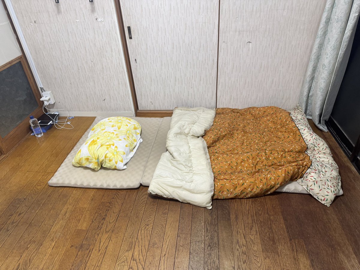 kirito176's tweet photo. PC環境100万超、布団環境2千円です。対よろ✌️ https://t.co/zjTE7WmAJ1