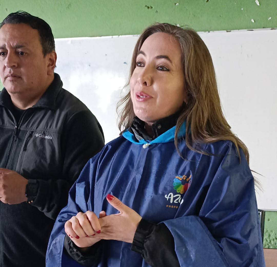 quintanilla_ale's tweet photo. ¡La vía #Parig se pone guapa! 🚧💪

 En #Guachapala, junto al alcalde Paulo Cantos, estamos trabajando en la colocación de asfalto, veredas, bordillos y canal de agua. 

#ASFALTAREP haciendo realidad el cambio de la matriz vial en la provincia. 

#AsfaltarEP #ObrasQueTransforman https://t.co/0C8h1lEkh4