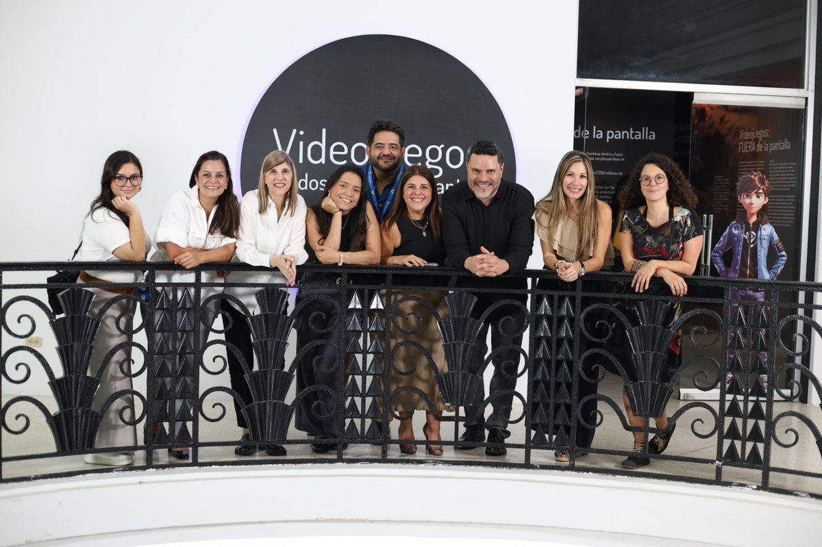 Comisariada por <a href="/euridicecm/">Eurídice Cabañes 🇵🇸🇨🇩</a> (codirectora de ArsGames), la expo ya ha reunido a +200.000 visitantes en España y México.

Ahora aterriza en Caracas a gracias a la <a href="/FTMovistarVE/">Fundación Telefónica Movistar VE</a>, la <a href="/fundacionmuseos/">Fundación Museos Nacionales FMN</a> y la Embajada de España.