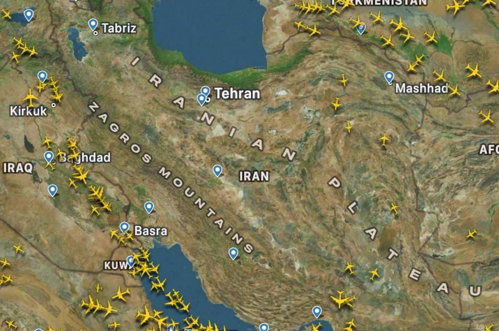 TwilightDewy's tweet image. #BREAKING🔸 #Iran closes Western and Central airspace to all passenger flights until tomorrow.

#iranupdates #IranVsIsrael #iranisrael 
#ایران #اسرائیل