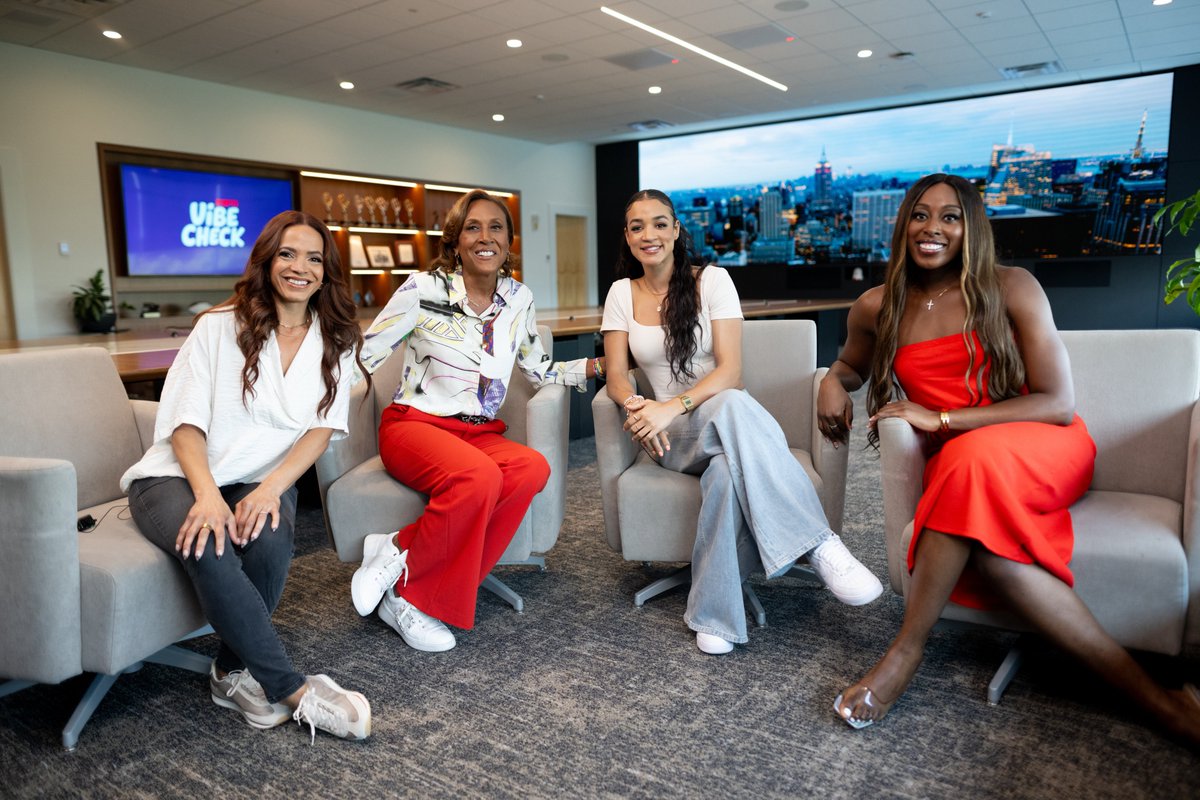 ESPNPR's tweet image. Behind-the-scenes of &apos;Vibe Check&apos; episode 1 ✨

Catch new episodes every Monday, Wednesday, Friday
📍 5p ET | Streaming exclusively on @DisneyPlus

📸 (Allen Kee / ESPN Images)