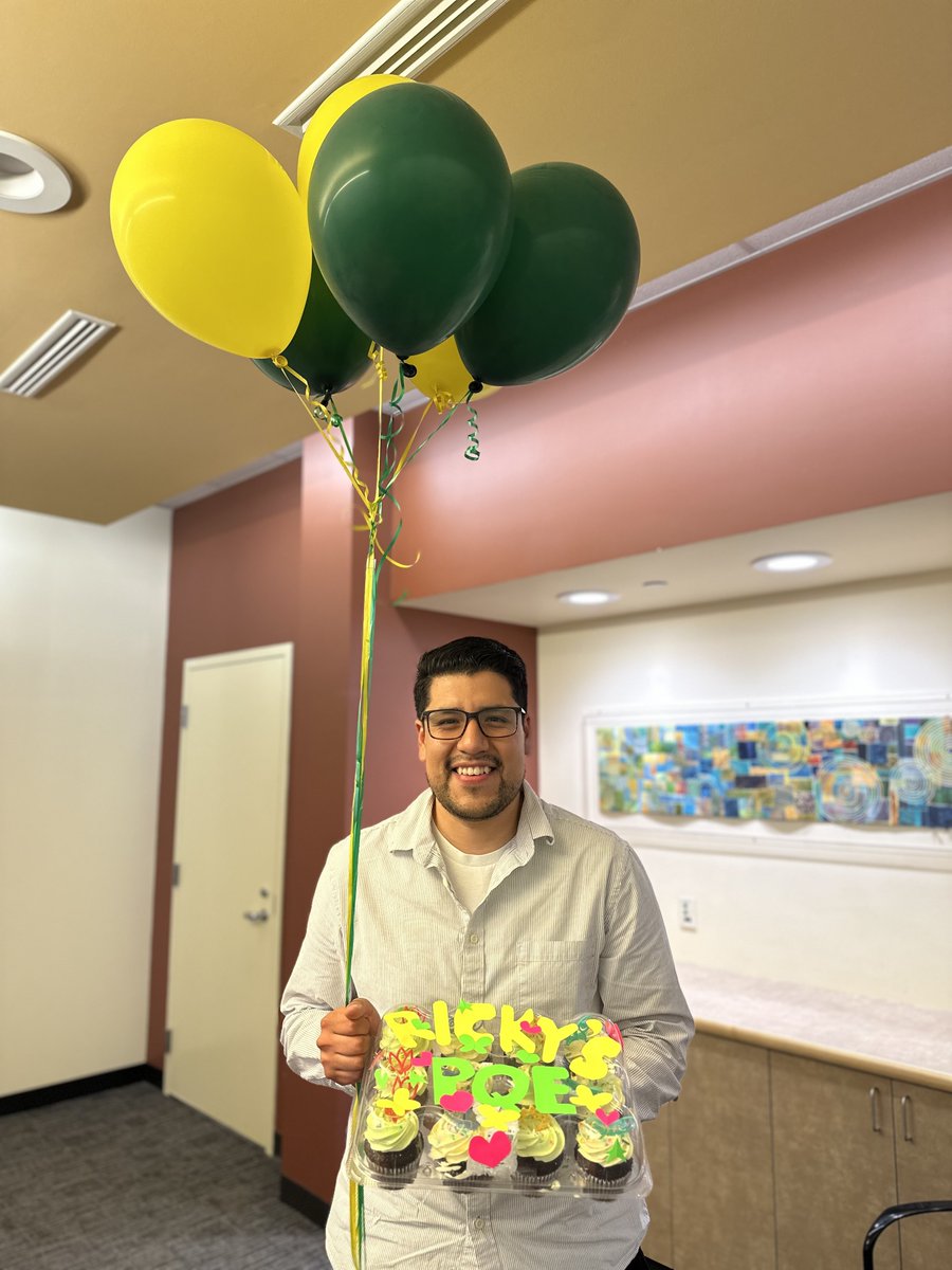 BrielleRyan's tweet image. A late shout out to my first graduate student, Ricky, for crushing his qualifying exam. Such a big milestone, and super excited to see all you accomplish.
Wins can feel like theyβre hard to come by these days, so celebrating all of them!! Congrats to the new PhD candidate!!ππ₯³