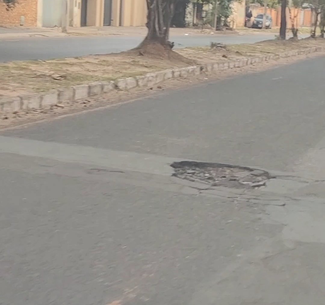 Adam74568071's tweet photo. Bache solucionado! @pereiraolmedo @AsuncionMuni
Por fin una autoridad que atiende las quejas del común (cubiertas y tren delantero agradecidos) https://t.co/XagMzjxKal