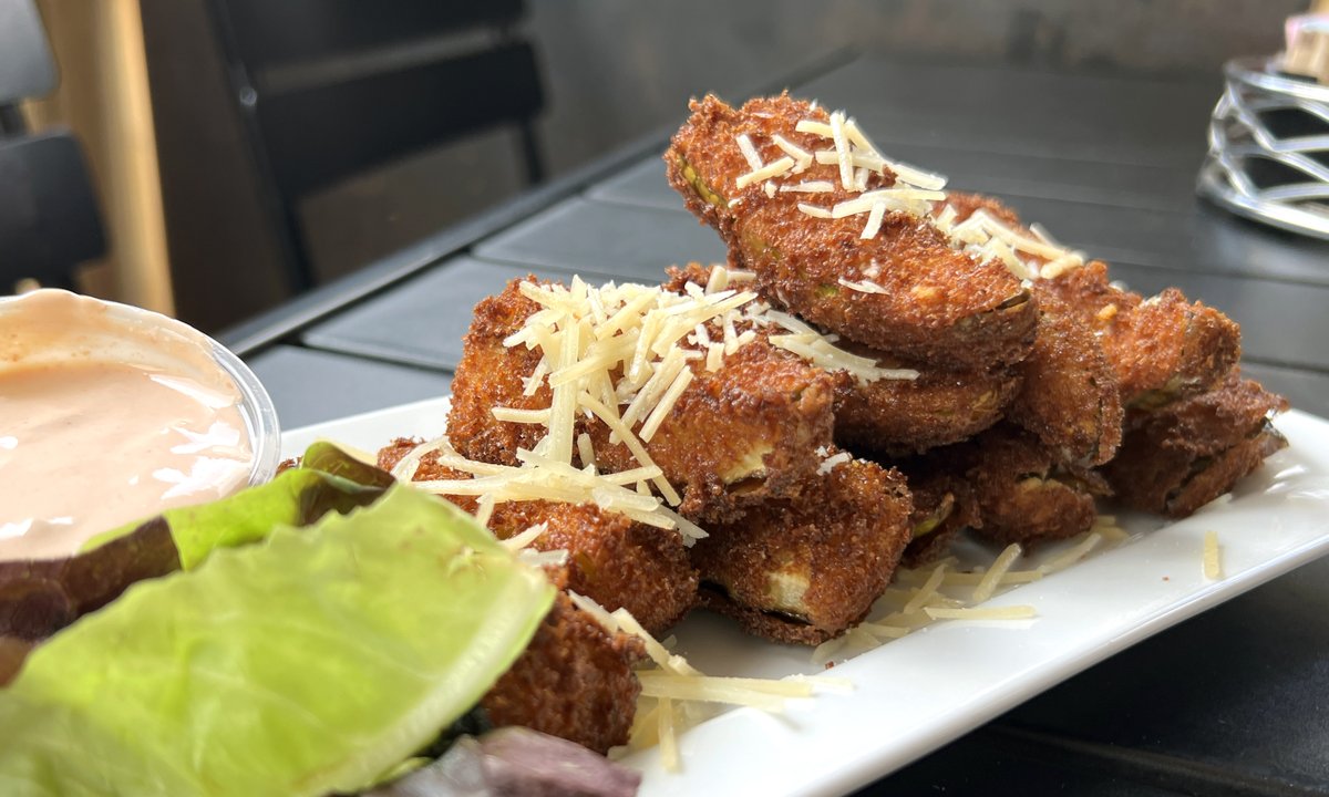 FRIED PICKLES 🥒: hand-breaded pickle spears, sprinkled with parmesan, and served with jalapeño-sriracha sour cream for dipping FULL MENU: crowsneststl.com