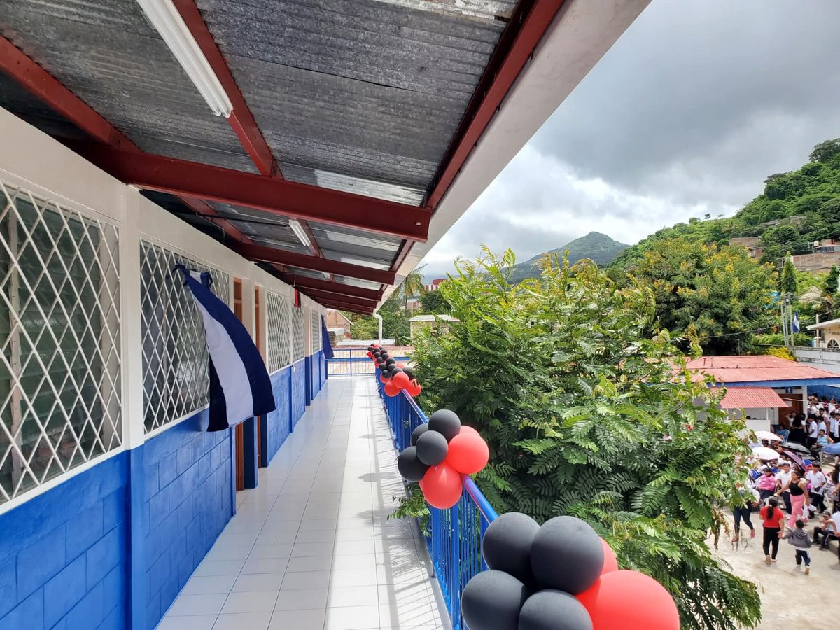 🔰Estudiantes de la Escuela Emmanuel Mongalo y Rubio en Matagalpa, realizaron la inauguración de las obras de un pabellón y 6 aulas de clases, contribuyendo a mejorar la calidad educativa de más de 1000 estudiantes.                          ❤️🖤✌️🇳🇮 

#4619SiempreMásAllá