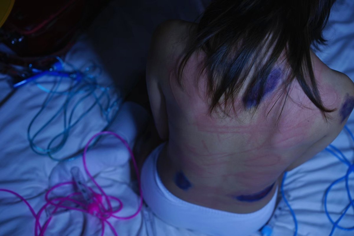 言うこと聞かない子にはこれくらい当然でしょ？