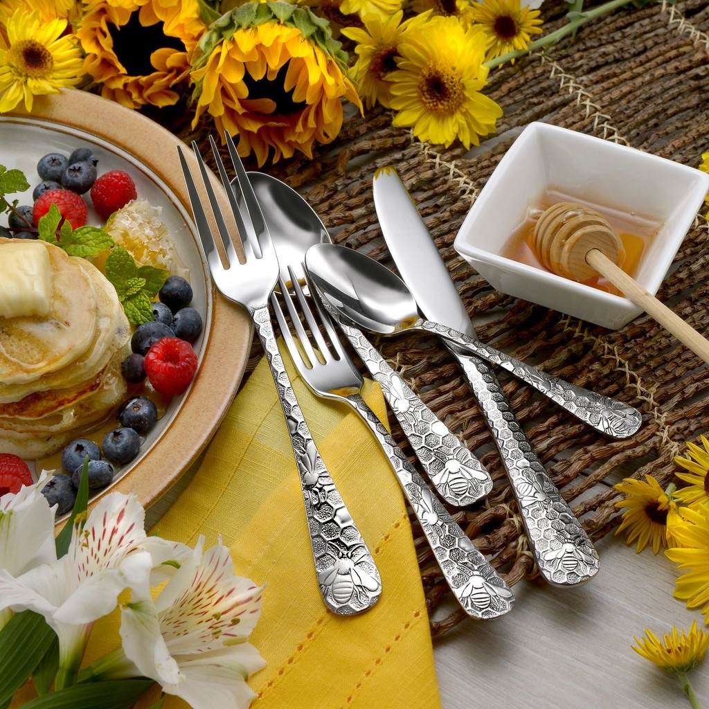 LibertyTabletop's tweet image. 🎆 The #4thofJuly is almost here! Get your table picnic-ready with 20% OFF all flatware! 🍴 #MadeintheUSA for All-American Meals. Save with code: FIREWORKS2025. Sale ends 7/10. 🛍️ 🍴 Shop now ▶️ libertytabletop.com/product-catego…