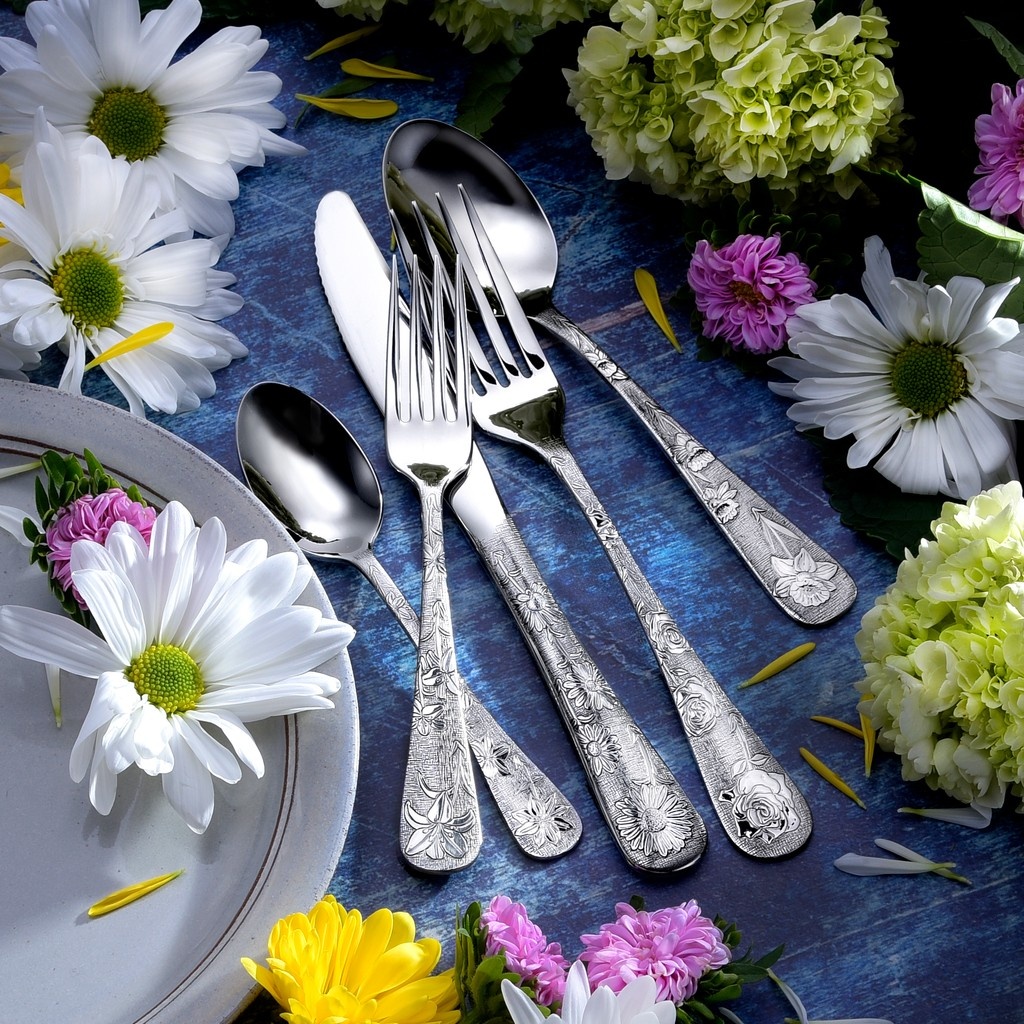 LibertyTabletop's tweet image. 🎆 The #4thofJuly is almost here! Get your table picnic-ready with 20% OFF all flatware! 🍴 #MadeintheUSA for All-American Meals. Save with code: FIREWORKS2025. Sale ends 7/10. 🛍️ 🍴 Shop now ▶️ libertytabletop.com/product-catego…