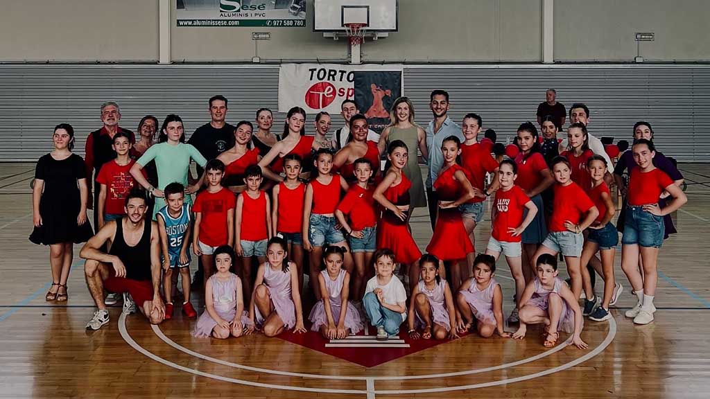 Ebresports1's tweet photo. 💃🕺 El Twist Dancelab tanca una temporada molt positiva amb un espectacular festival

▶ LA NOTÍCIA: https://t.co/WE1464uMtN

@FEBDgabinetecom @fcballesportiu @mercellorcab @Tortosa @JordiJordanEbre @vgraufe @esportcat #Tortosa #TerresdelEbre https://t.co/ahDNA6Eb0H