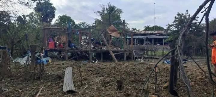 zawmoethant71's tweet photo. The military council conducted aerial assault to #BaHin village in west part of #Myaine Tsp on 16:00 pm today,1 person killed & 2 others were injured.
https://t.co/fDIzWhQvYJ
#2025Jul02Coup
#TerroristMyanmarMilitary
#WhatsHappeningInMyanmar https://t.co/KGy97tUh8J