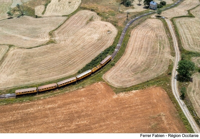 Occitanie's tweet photo. Le #TrainJaune à 5€, c’est tout l’été 💛
Jusqu’au 31 août, cet itinéraire mythique des #PyrénéesOrientales fait vivre une expérience unique, à petits prix. Une occasion de découvrir des paysages somptueux à bord d’une ligne de #train historique.
🎫 https://t.co/7PlwqLM9MD https://t.co/oZ1wwz1QWj