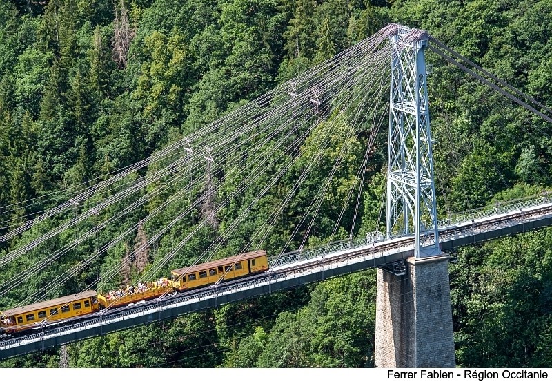 Occitanie's tweet photo. Le #TrainJaune à 5€, c’est tout l’été 💛
Jusqu’au 31 août, cet itinéraire mythique des #PyrénéesOrientales fait vivre une expérience unique, à petits prix. Une occasion de découvrir des paysages somptueux à bord d’une ligne de #train historique.
🎫 https://t.co/7PlwqLM9MD https://t.co/oZ1wwz1QWj