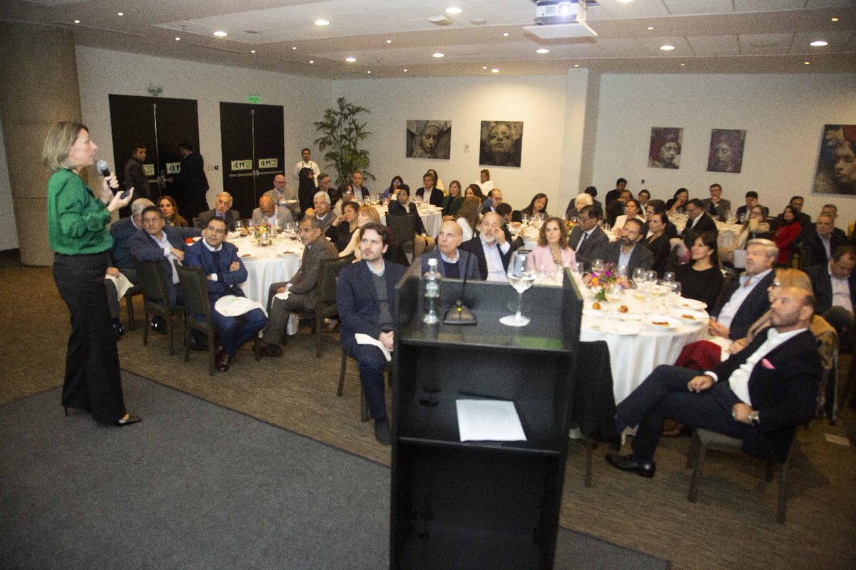 DatumPeru's tweet image. Del desencanto al voto
@urpith presentó un análisis sobre los últimos procesos electorales, el perfil del votante peruano y los criterios que definen hoy al candidato ideal. Habló sobre las preocupaciones reales del electorado.
#ExpandiendoConocimiento #CXINDEX