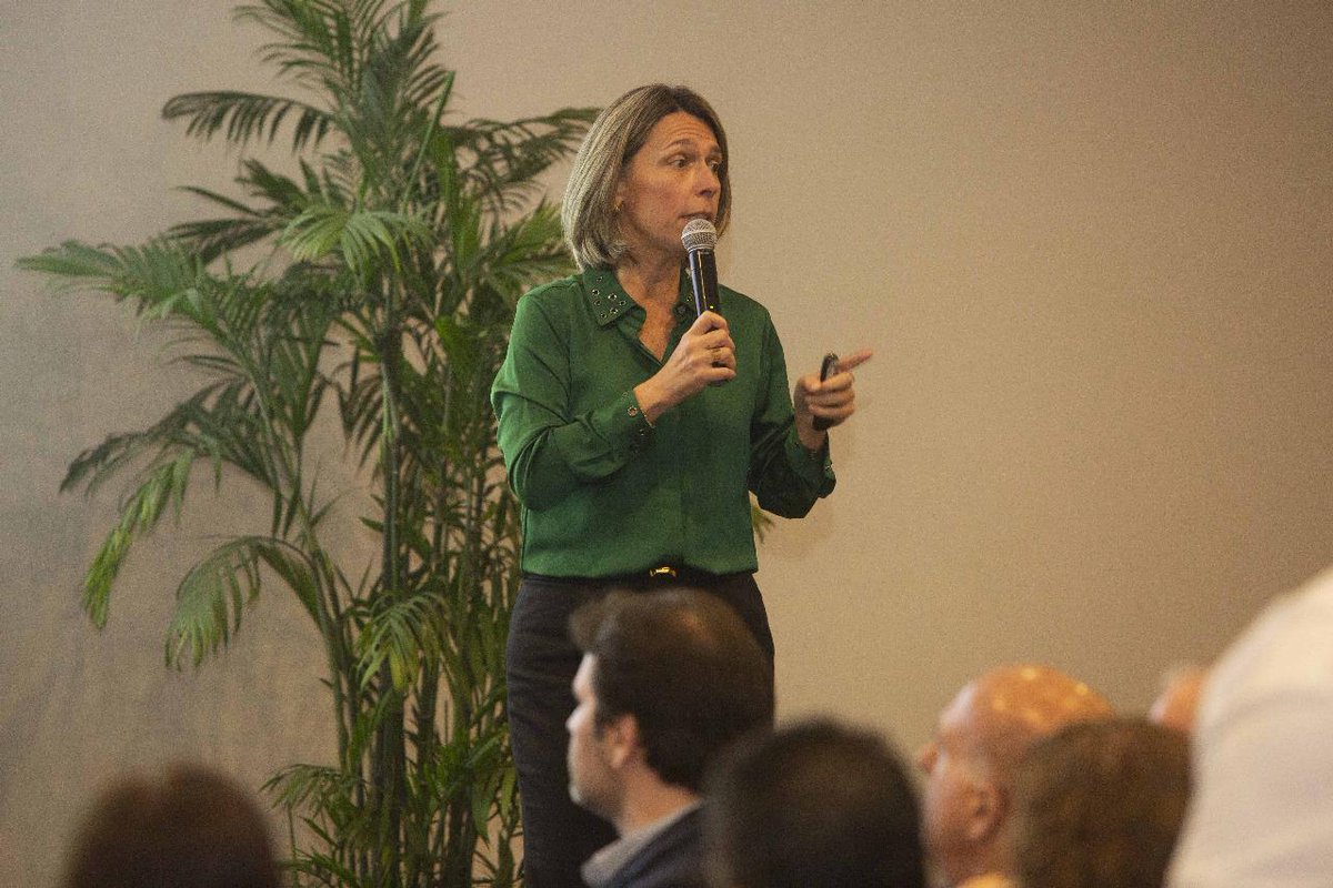 DatumPeru's tweet image. Del desencanto al voto
@urpith presentó un análisis sobre los últimos procesos electorales, el perfil del votante peruano y los criterios que definen hoy al candidato ideal. Habló sobre las preocupaciones reales del electorado.
#ExpandiendoConocimiento #CXINDEX