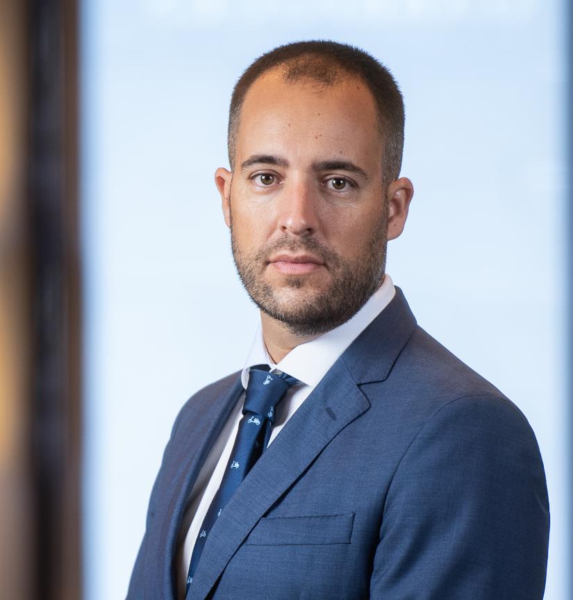 FonsiLoaiza's tweet image. Francisco Soto será nuevo jefe de los árbitros en España. Es socio del bufete de abogados Garrigues. Su presidente de honor, Garrigues Walker, formó el Partido Reformista Democrático con Florentino Pérez y fue el bufete que asesoró a Cristiano y Mourinho en sus fraudes fiscales.