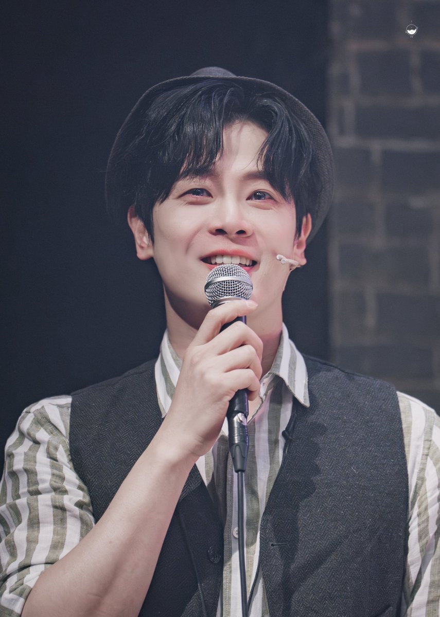 250702 뮤지컬 리틀잭 커튼콜 + 앵콜
잭 피셔 役 #박규원 배우님

자유를 노래하는 남자를 좋아하고
별을 쫓는 이야길 사랑해