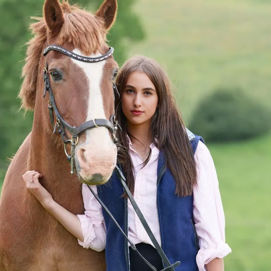 Renatashyy's tweet image. Time spent with a horse is a special kind of magic 🐴✨
When you're next to such a graceful and intelligent creature, everything else just fades away.
Nature, fresh air, and a sense of calm all around… 🌿🤍
Have you ever felt a special bond with an animal? 👀💭