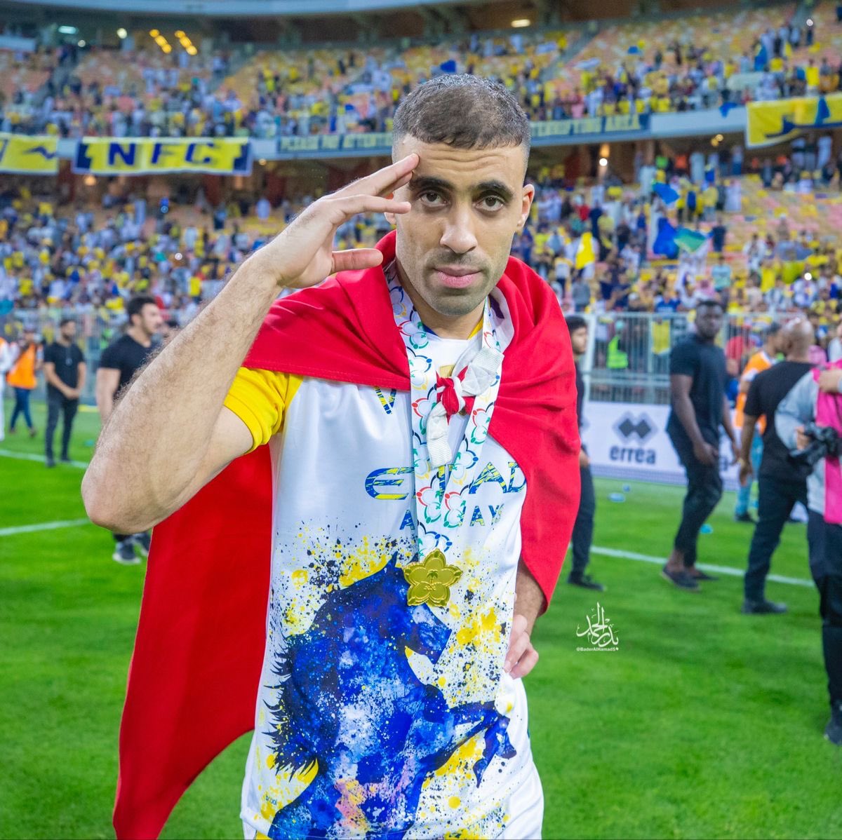 بقايا صيد الذيب                           ماياخذه الا الكلاب💙