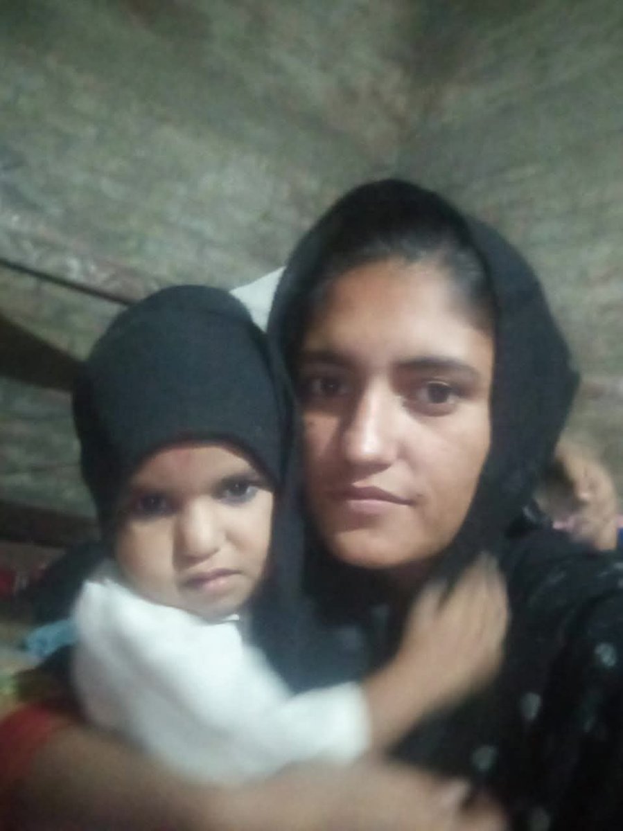 AkhtarHafeez's tweet photo. Twenty-year-old Fazila and her two-year-old daughter threw themselves into the Indus River to end their lives. Due to the police siege of her village, Bijarani Leghari. She was unable to rush her sick daughter to the Hospital. @MediaCellPPP @BBhuttoZardari @HRCP87 https://t.co/Fw3E5zfhJh