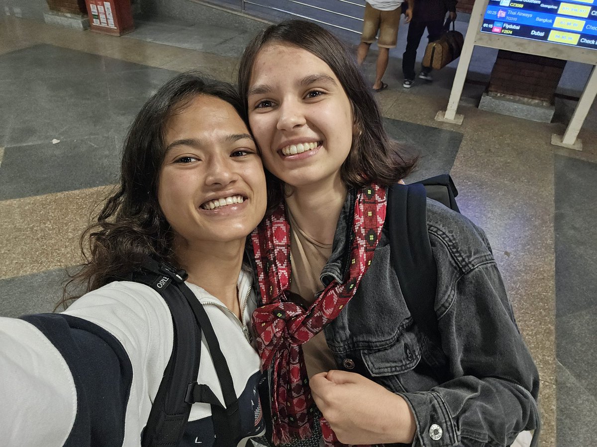 lilianbuilds's tweet image. I trained jiujitsu in Nepal with this girl who:
– quit everything to train full-time (4x/day)
– trained in a group that mostly taught themselves (their Colombian coach was only there every few months)
– cried when she got her tourist visa to compete abroad (she had never left…