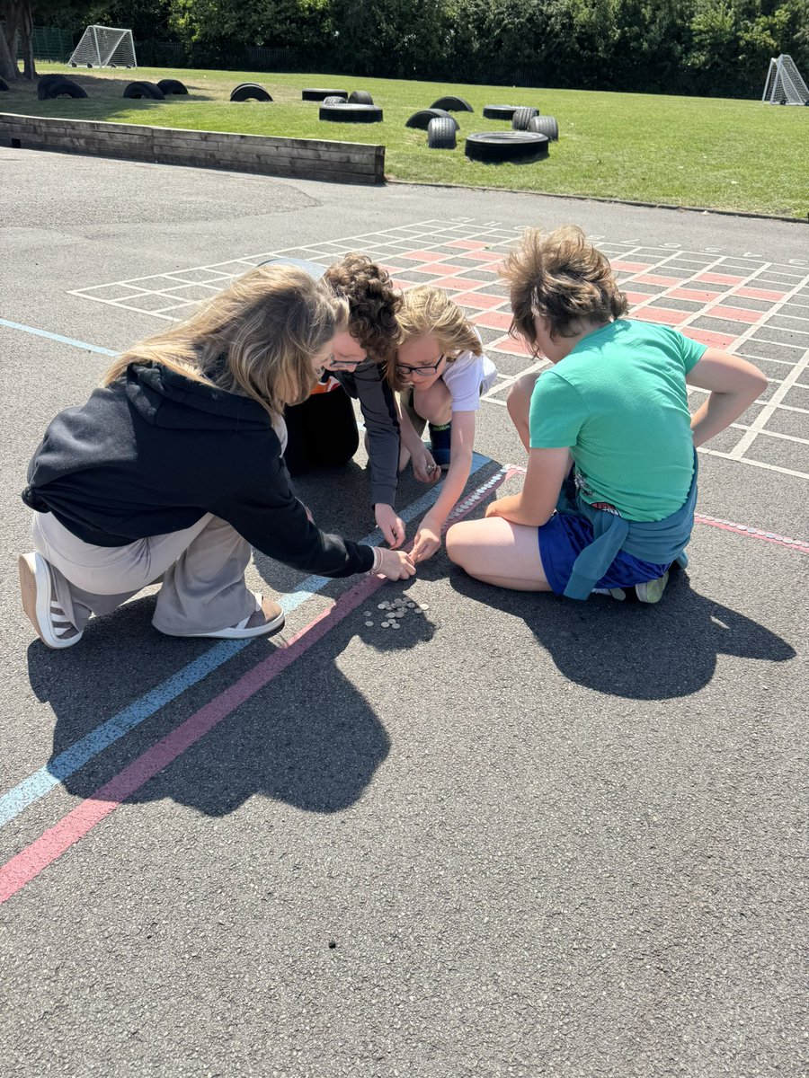 DeePointOberon's tweet photo. 20 meters of silver coins! A huge well done to Oberon class and a huge thank you to all of the grown ups at home! #cash4kids @DeePointPrimary https://t.co/aSRGrX8WNm