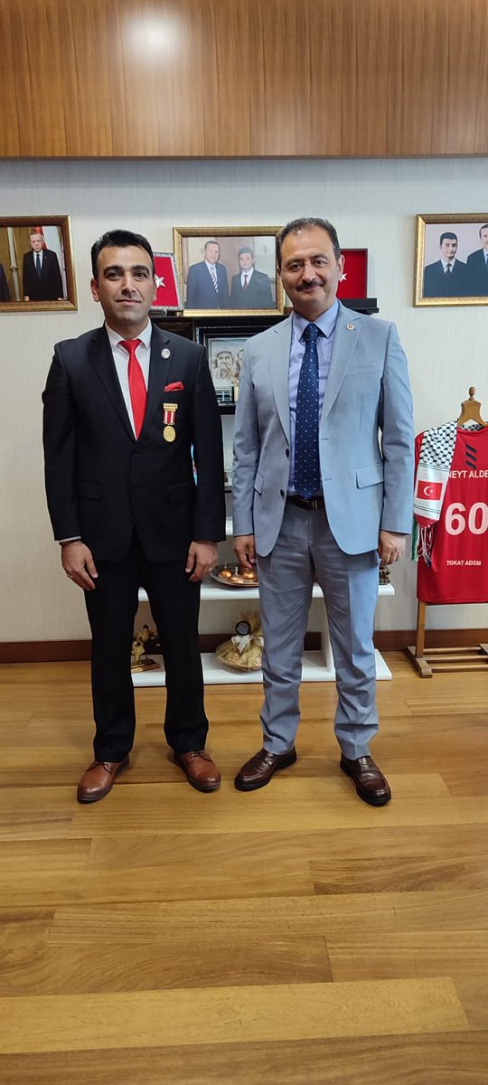 Gazi Meclisimizde Ak Parti Genel Merkez Şehit yakını ve Gaziler Komisyon Başkanı, Tokat Milletvekili Sn. Cüneyt Aldemir ile bir araya gelerek terörsüz Türkiye sürecine dair camiamızın gündemini meşgul eden asılsız konuları değerlendirdik.

Sn. Cumhurbaşkanımız'ın belirttiği ve