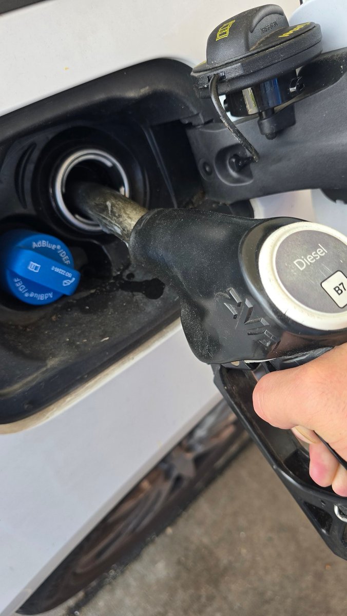 Scheiße! Wenn man bei den Temperaturen gezwungen ist Diesel zu tanken...
So eine kranke Gesellschaft
#Klimawandel