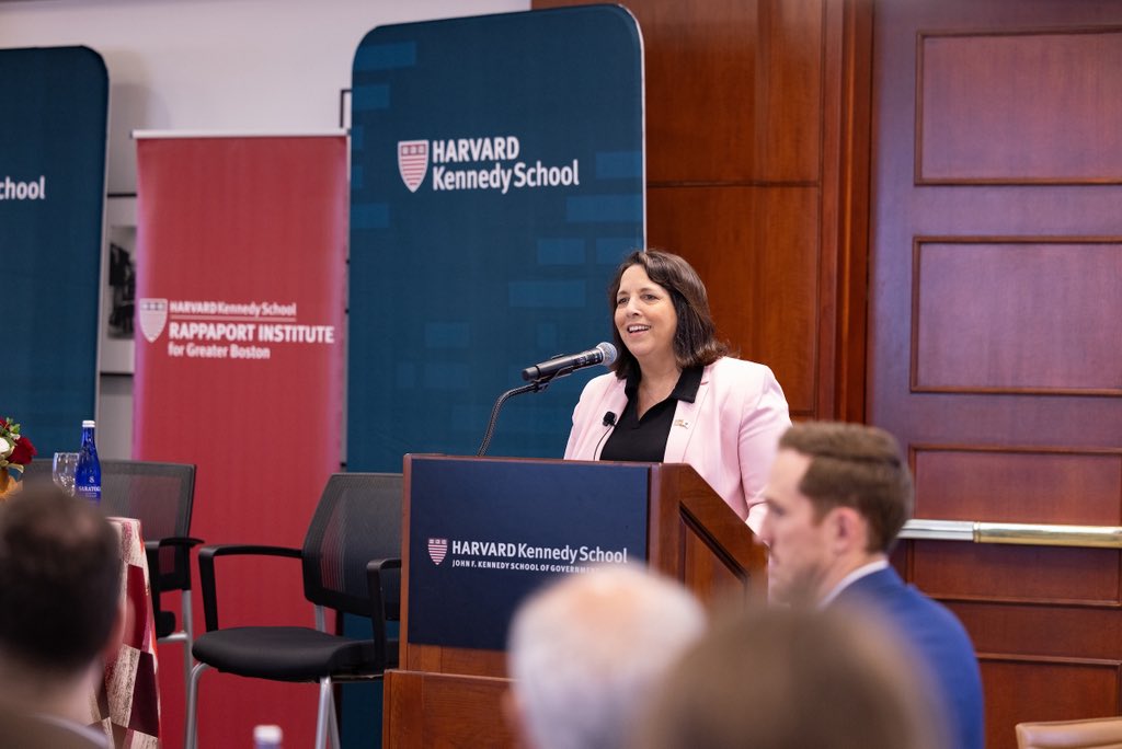 MassLtGov's tweet photo. As Mayor of Salem, I had the chance to work with the @Kennedy_School and Field Lab alums. These students get hands on experience and help us solve real problems communities across Massachusetts face everyday! 

Great to join the 20th Field Lab Symposium last month and encourage these future leaders to continue careers in public service!