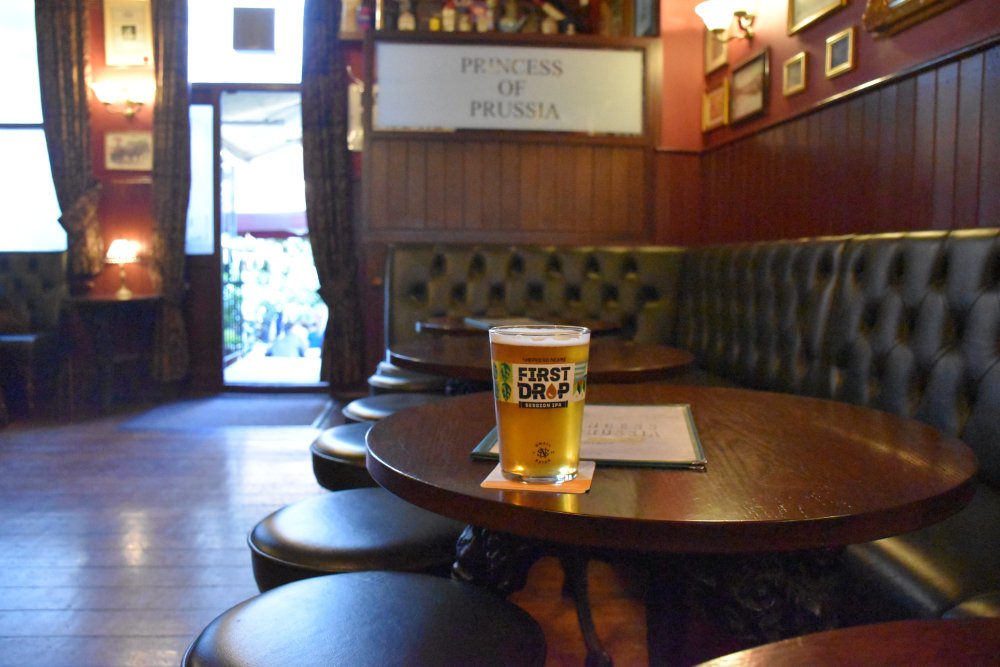 JackMwriter's tweet image. Two scenes from #TowerHill in #London from the Friday before Jericho Writers’ London Festival of Writing. We only got to see the inside of a couple of pubs. Once the festival started, we hardly saw daylight till it was over.
Incidentally, both pubs were really good.
#LFOW25
