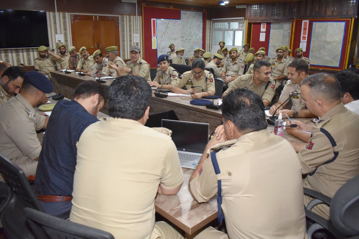 Kupwara Police held a workshop to enhance NDPS case investigation skills of IOs, focusing on legal procedures, best practices, and improving conviction rates. SSP Kupwara &amp; CPO delivered key insights. Commitment to professional policing reaffirmed. #kupwarapolice #sspkupwara