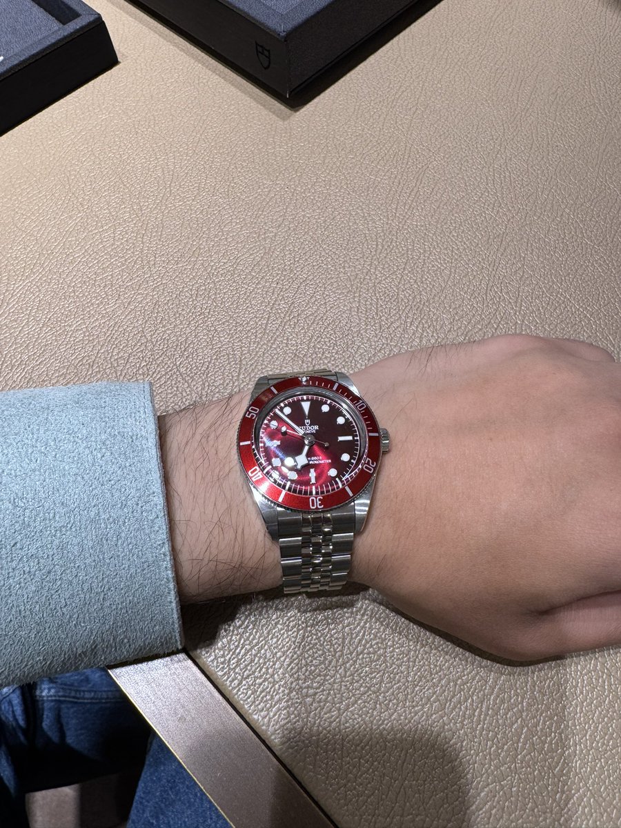 Black Bay Burgundy 5 links
Hissiyat muhtesem