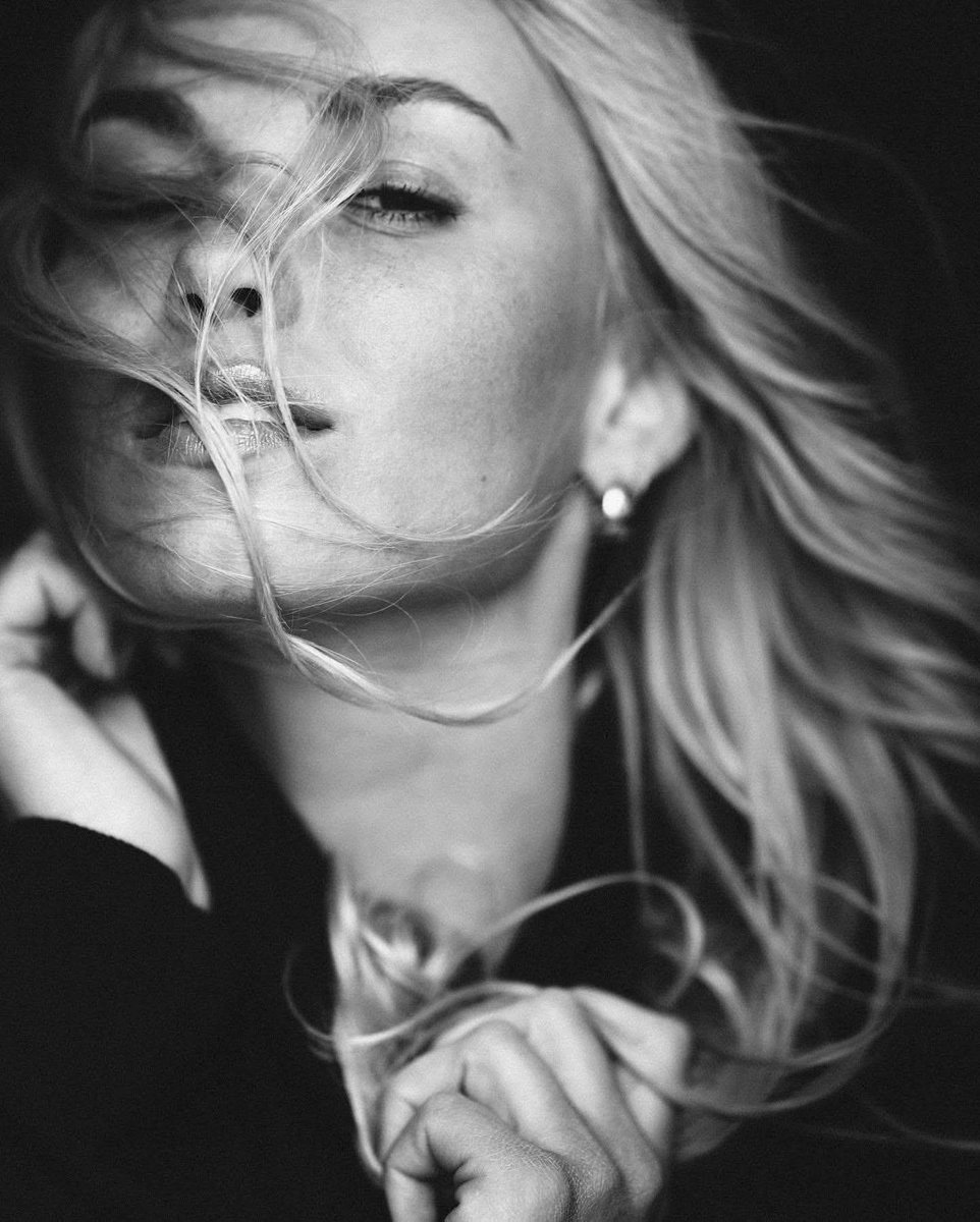 Laura6997688522's tweet image. Embrace me
so close
that I feel
that our hearts
kiss each other…