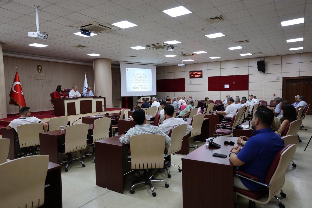 Yüreğir Belediye Meclisimizin Temmuz ayı ikinci oturumunu gerçekleştirdik.

Kalıcı hizmetlerle daha yaşanabilir bir Yüreğir için çalışmalarımızı sürdürüyoruz. Alınan kararlar ilçemize hayırlı uğurlu olsun.