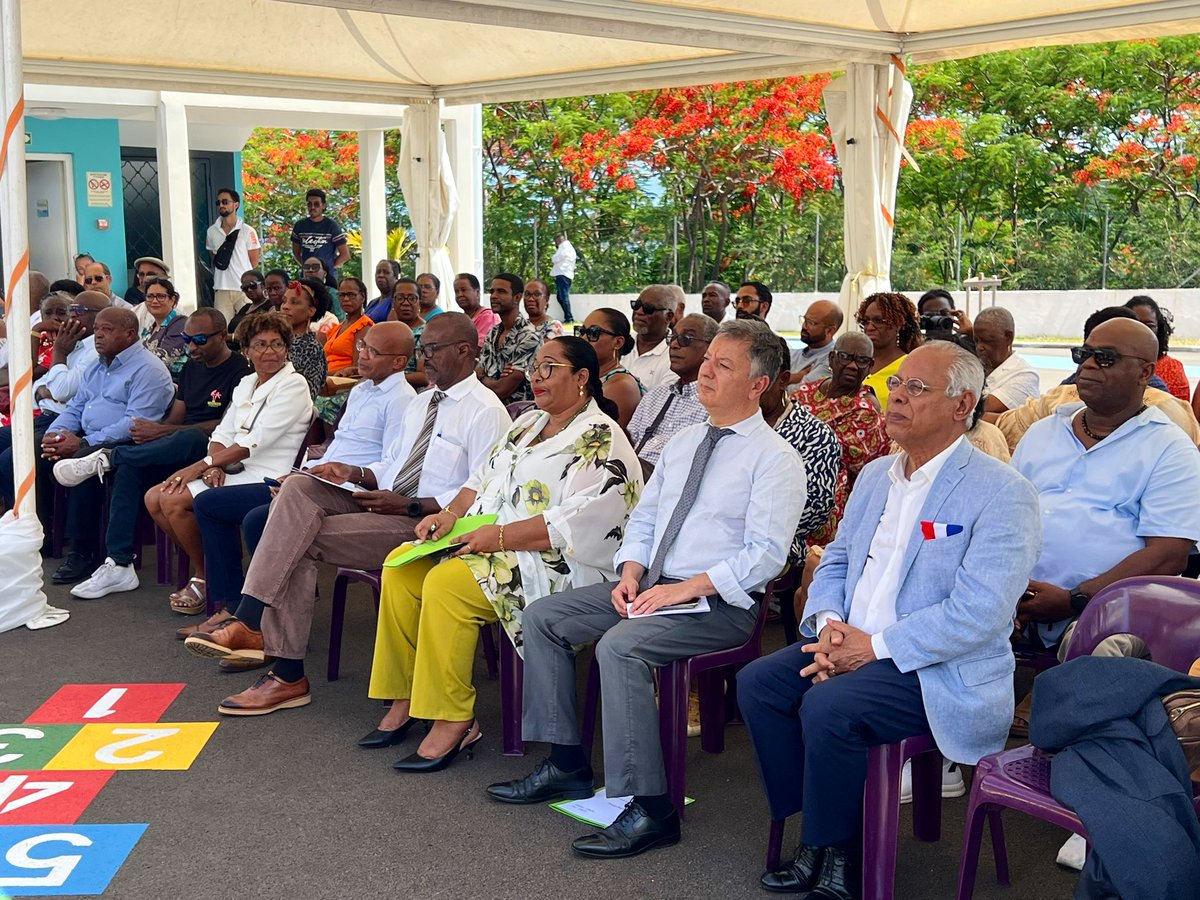 Olivier Nicolas 🌹 (@olnic1974) on Twitter photo Au côté de notre camarade Marie-Yveline PONCHATEAU, maire de Baillif, pour l’inauguration de l’école Gratien Candace, reconstruite par le <a href="/CRGuadeloupe/">Région Guadeloupe</a> avec le soutien des fonds européens et de l’Etat, grâce à la ténacité d’une maire tenace et engagée pour sa population. Au côté de notre camarade Marie-Yveline PONCHATEAU, maire de Baillif, pour l’inauguration de l’école Gratien Candace, reconstruite par le <a href="/CRGuadeloupe/">Région Guadeloupe</a> avec le soutien des fonds européens et de l’Etat, grâce à la ténacité d’une maire tenace et engagée pour sa population.