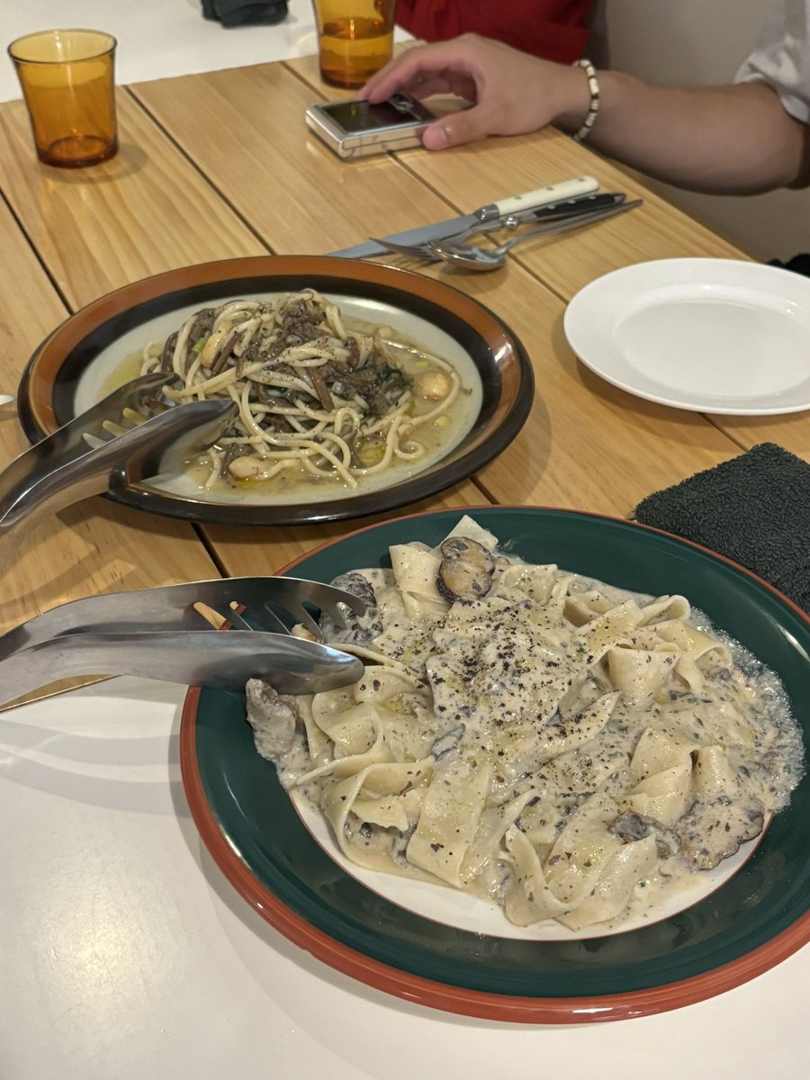 naengteol2's tweet image. 망원 유알티 🤤
오랜만에 가서 신메뉴 먹어보고 옴 ! 고사리파스타 고사리가 입에서 녹는다 ...
내 원래 원픽은 바질크림뇨끼지만 황제버섯 구이&후무스도 진짜 고급지게 맛있고
미트볼 토마토스튜와사워도우도 .. 아는 맛이 맛있다.. 요 세 메뉴를 가장 추천합니다🥇💛👍
#나의비거니즘일기