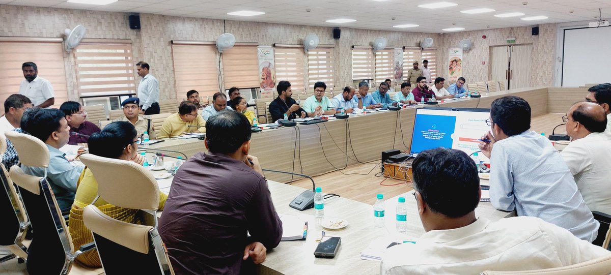 DM BAHRAICH (@dmbahraich) on Twitter photo डीएम मोनिका रानी की अध्यक्षता में सम्पन्न हुई जिला वृक्षारोपण समिति की बैठक। वर्ष 2025-26 हेतु निर्धारित लक्ष्य 76 लाख 46 हज़ार 840 पौध रोपित करने हेतु विभागीय अधिकारियों को समय पूर्व समस्त तैयारी पूर्ण करने के दिये गये निर्देश। <a href="/CMOfficeUP/">CM Office, GoUP</a> <a href="/ChiefSecy_UP/">Manoj Kumar Singh, IAS, Chief Secretary, UP</a> <a href="/UPGovt/">Government of UP</a> डीएम मोनिका रानी की अध्यक्षता में सम्पन्न हुई जिला वृक्षारोपण समिति की बैठक। वर्ष 2025-26 हेतु निर्धारित लक्ष्य 76 लाख 46 हज़ार 840 पौध रोपित करने हेतु विभागीय अधिकारियों को समय पूर्व समस्त तैयारी पूर्ण करने के दिये गये निर्देश। <a href="/CMOfficeUP/">CM Office, GoUP</a> <a href="/ChiefSecy_UP/">Manoj Kumar Singh, IAS, Chief Secretary, UP</a> <a href="/UPGovt/">Government of UP</a>