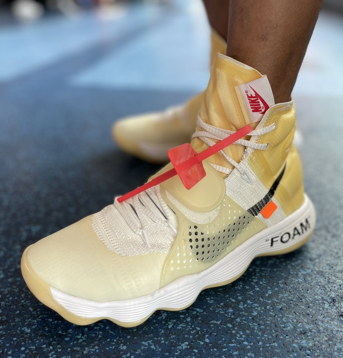 KicksaddictNYJP's tweet image. #HyperDunk2017FK #HyperDunk2017 #The10 #offwhite #DefineHeat #SneakerOfTheDay #SoleToday #TodaysKicks #WeWearOurPairs #WDYWT #portraitmode #NiceKicks #ComplexKicks #WearYourKicks #Sneakerholics #Sneakerhead #SneakerAddicts #NikeBasketball #kicksaddict #SNKRSkickcheck #kotd