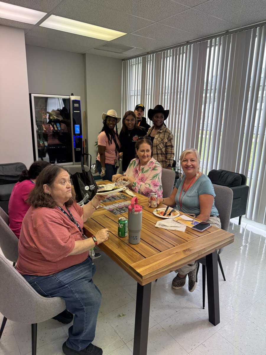Amira Britton Pollard (@amirabritton) on Twitter photo We extend our thanks to BTU for generously providing lunch for our Summer Soar staff. ✨✨✨<a href="/BCPSLeadership/">BCPS Leadership</a> We extend our thanks to BTU for generously providing lunch for our Summer Soar staff. ✨✨✨<a href="/BCPSLeadership/">BCPS Leadership</a>
