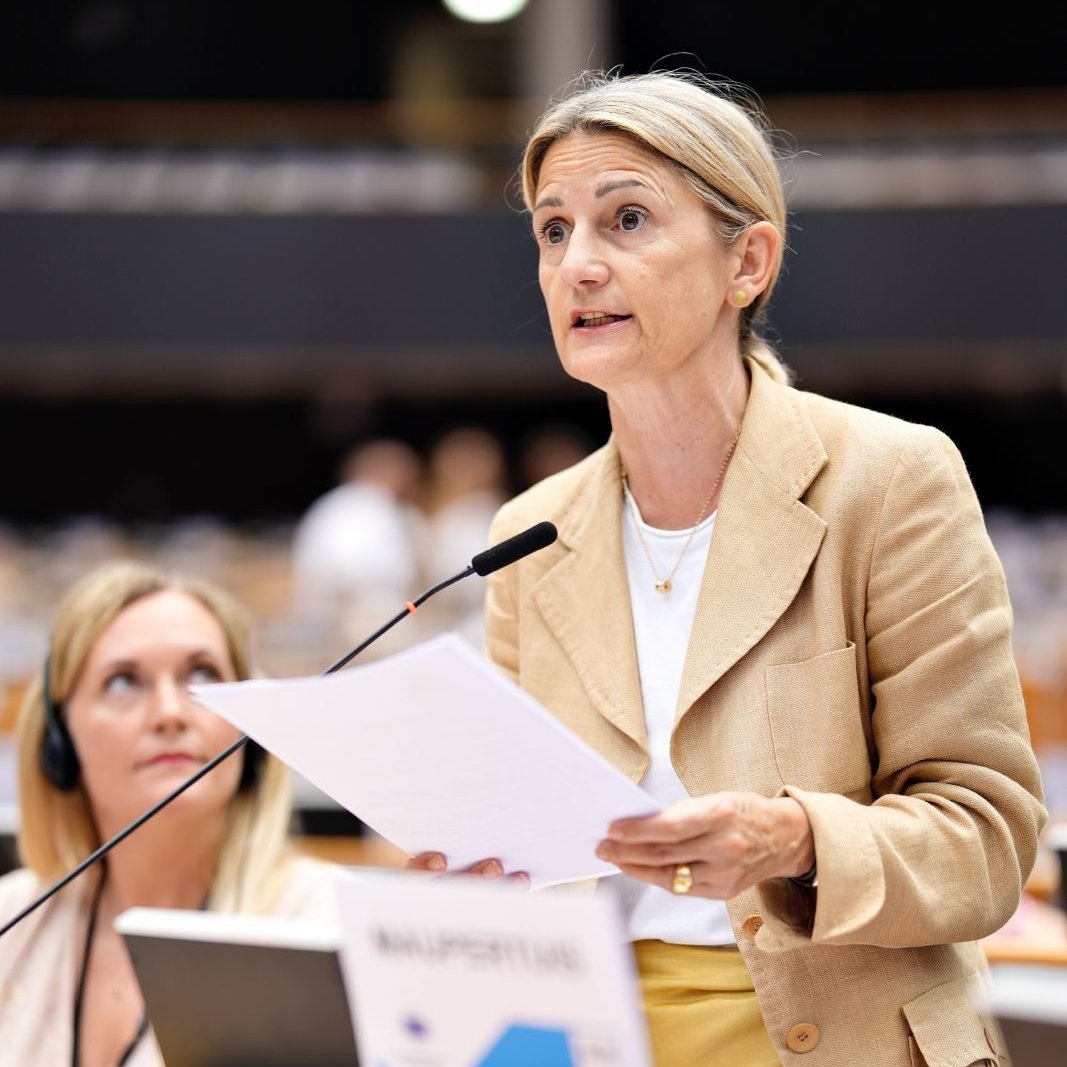 EA_CoR's tweet photo. The CAP must retain its distinctiveness from other EU policies, stressed @Maupertuis_N in today's #CoRPlenary debate on the post-2027 CAP.
Ms. Maupertuis stressed the particular necessity of special mechanisms for disadvantaged areas, including #insular and #mountainous territories, when delivering support for traditional livestock farming practices, small productions and sectoral supply chains.