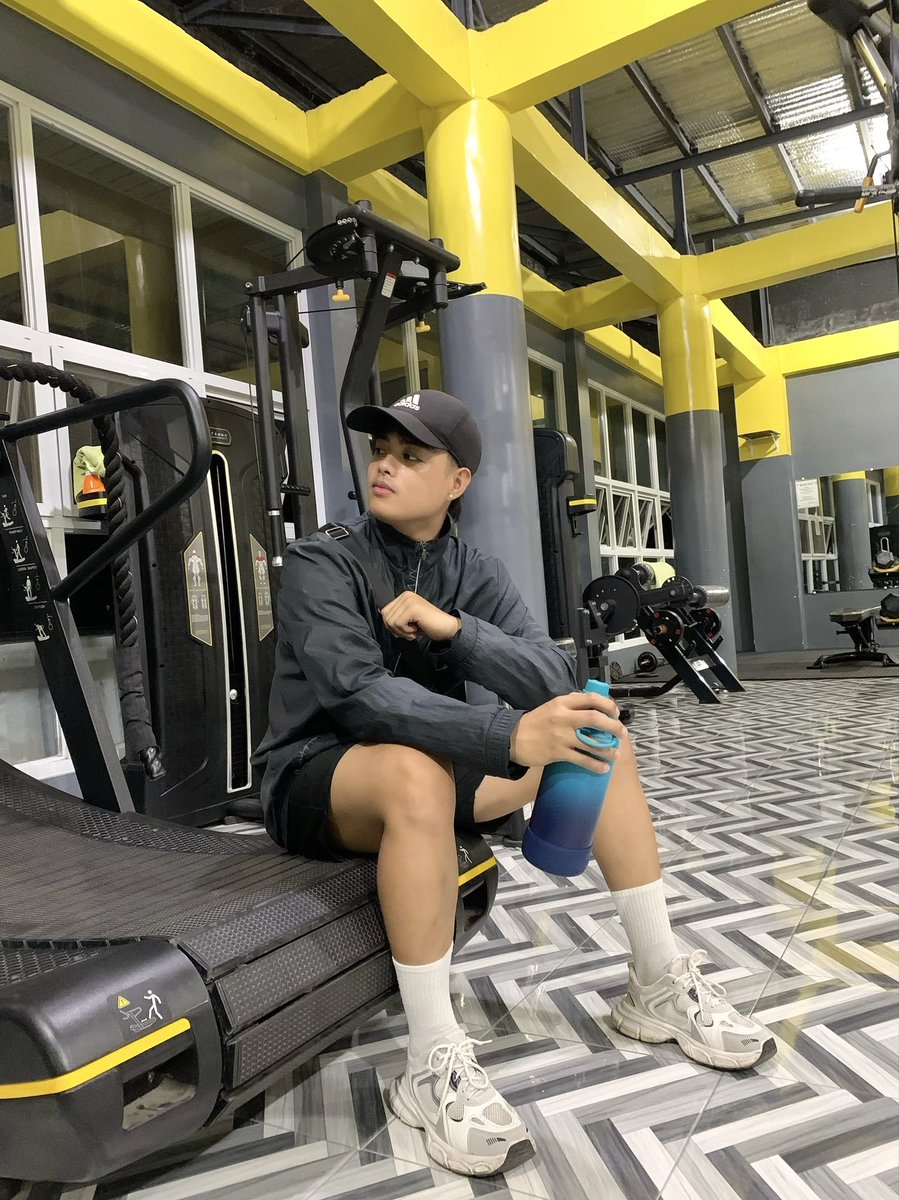 STAY FIT AT THE GYM ON RAINY WEATHER 🥵💦