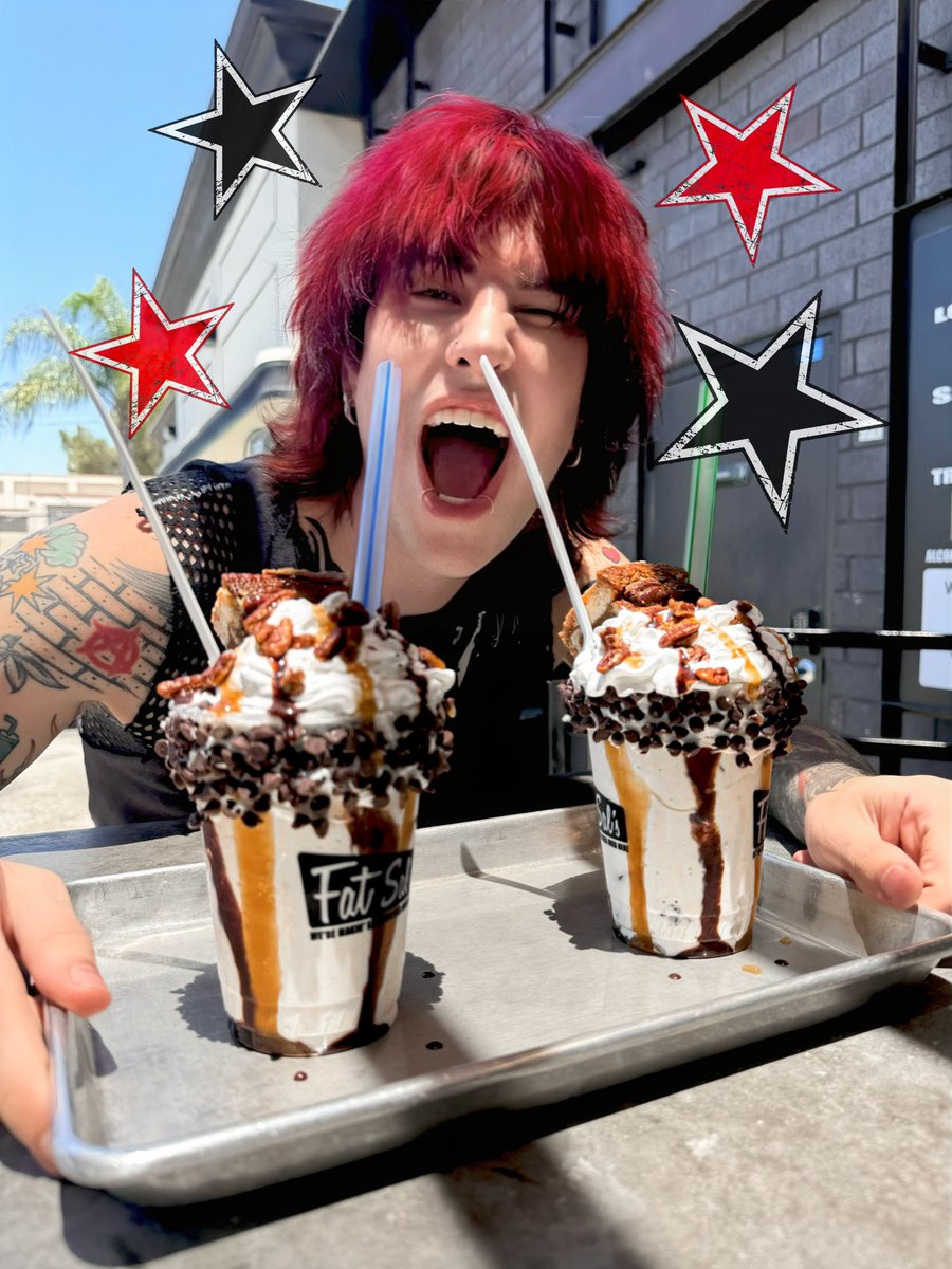 JakeWebber9's tweet image. introducing the FAT JAKE SHAKE, live at FAT SALS!!!
Loaded with flavor, texture, and a whole damn slice of pecan pie. some would say it's too much, but so am i ;)