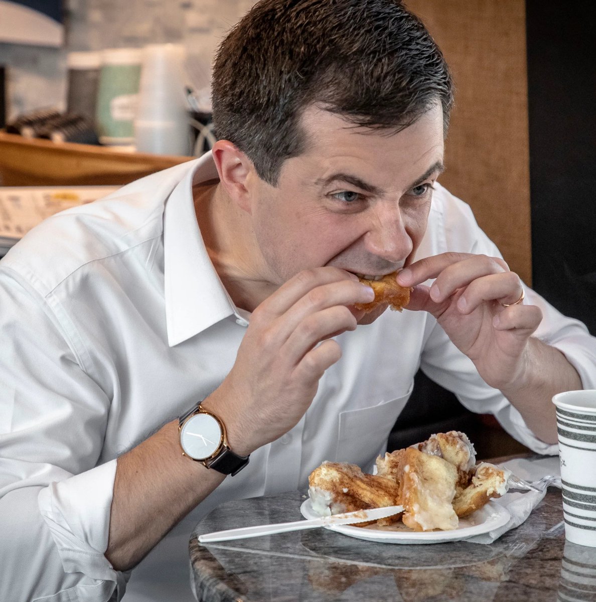 too many people talking Mamdani eating rice with his hands and not enough people talking about Buttigieg eating a cinnamon bun like a chicken wing