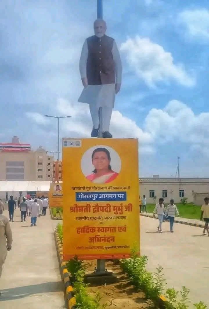 Sanjay Singh AAP (@sanjayazadsln) on Twitter photo рдпрд╣реА рд╣реИ BJP рдХреА рдЕрд╕рд▓реА рдорд╛рдирд╕рд┐рдХрддрд╛ред
рдорд╣рд╛рдорд╣рд┐рдо рд░рд╛рд╖реНрдЯреНрд░рдкрддрд┐ рдЖрджрд┐рд╡рд╛рд╕реА рд╕рдорд╛рдЬ рд╕реЗ рдЖрддреА рд╣реИрдВ рддреЛ рдЙрдирдХреА рддрд╕реНрд╡реАрд░ рдореЛрджреА рдЬреА рдХреЗ рдЪрд░рдгреЛрдВ рдХреЗ рдиреАрдЪреЗ рд▓рдЧрд╛ рджреА рдЧрдИред
рддрд░рд╕ рдЖрддреА рд╣реИ рдРрд╕реА рд╕реЛрдВрдЪ рдкрд░ред рдпрд╣реА рд╣реИ BJP рдХреА рдЕрд╕рд▓реА рдорд╛рдирд╕рд┐рдХрддрд╛ред
рдорд╣рд╛рдорд╣рд┐рдо рд░рд╛рд╖реНрдЯреНрд░рдкрддрд┐ рдЖрджрд┐рд╡рд╛рд╕реА рд╕рдорд╛рдЬ рд╕реЗ рдЖрддреА рд╣реИрдВ рддреЛ рдЙрдирдХреА рддрд╕реНрд╡реАрд░ рдореЛрджреА рдЬреА рдХреЗ рдЪрд░рдгреЛрдВ рдХреЗ рдиреАрдЪреЗ рд▓рдЧрд╛ рджреА рдЧрдИред
рддрд░рд╕ рдЖрддреА рд╣реИ рдРрд╕реА рд╕реЛрдВрдЪ рдкрд░ред