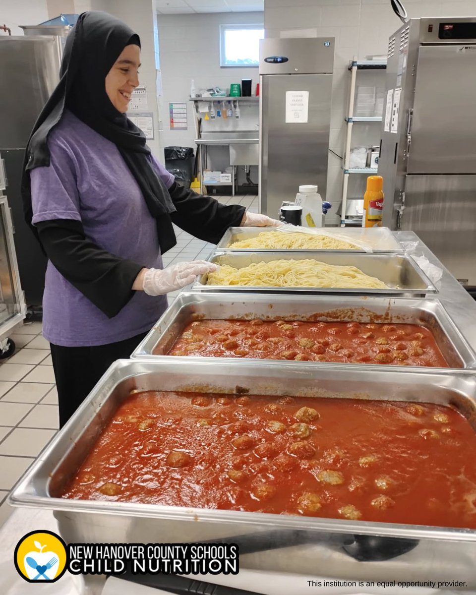 nhcsnutrition's tweet photo. Spaghetti and meatballs were on the menu at @CParkOwls today. 🍝 😋 It smells amazing in the kitchen and the students are loving it. 👏 ❤️

📸 Christa Jones. 📷 

@NewHanoverCoSch #NewHanoverNC #NewHanoverNorthCarolina #NewHanover #NCschools #NewHanoverCounty https://t.co/ngNHl7wXxo
