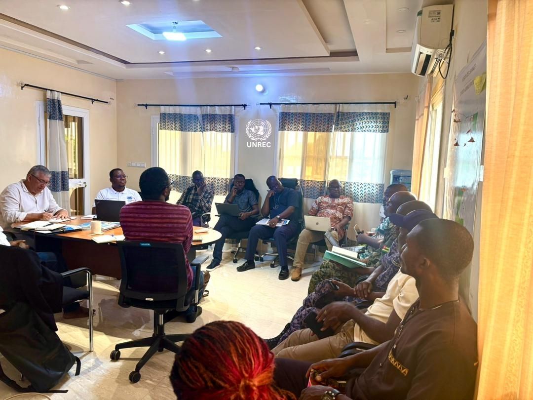 📍Dapaong, 23–24 juin 🇹🇬 | L’UNREC, l’UNMAS et les Nations Unies au Togo ont identifié les besoins en sensibilisation des personnels sur le terrain et des communautés locales face aux risques liés aux mines et engins explosifs improvisés dans la région des Savanes.