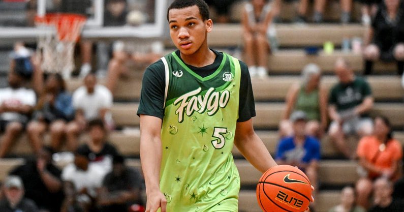 SpartanMag.com (@thespartanmag) on Twitter photo Michigan State PG Divine Ugochukwu flashing athleticism, quickness at Moneyball Pro-Am..
(On3+): on3.com/teams/michigan⦠Michigan State PG Divine Ugochukwu flashing athleticism, quickness at Moneyball Pro-Am..
(On3+): on3.com/teams/michiganā¦