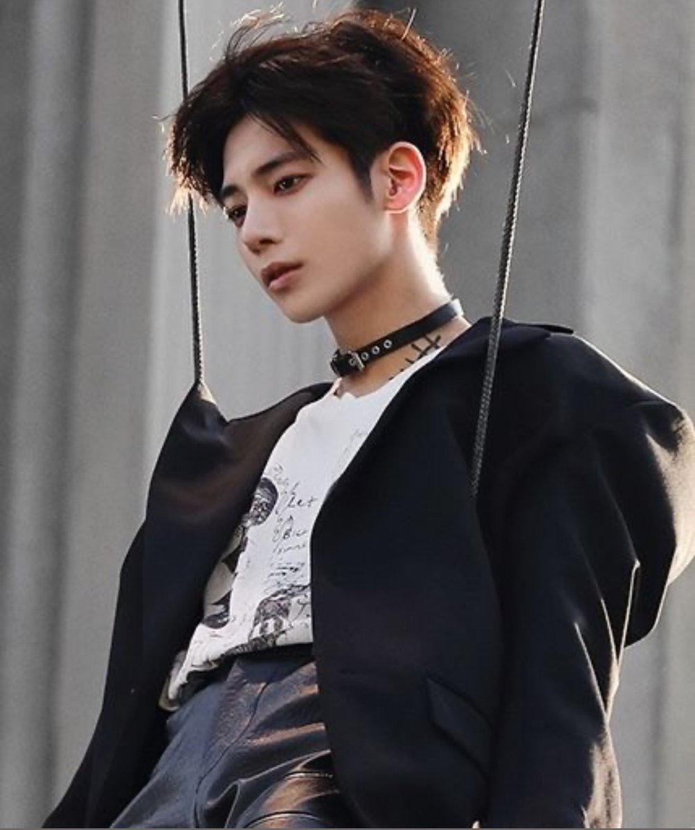 tyunhourly's tweet image. Upside down kiss? 

#TAEHYUN #태현