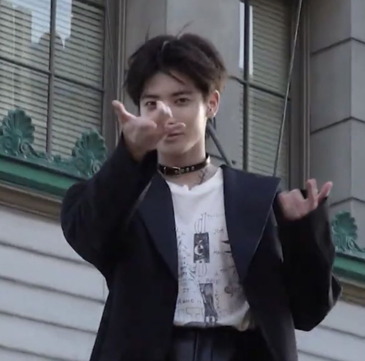 tyunhourly's tweet image. Upside down kiss? 

#TAEHYUN #태현