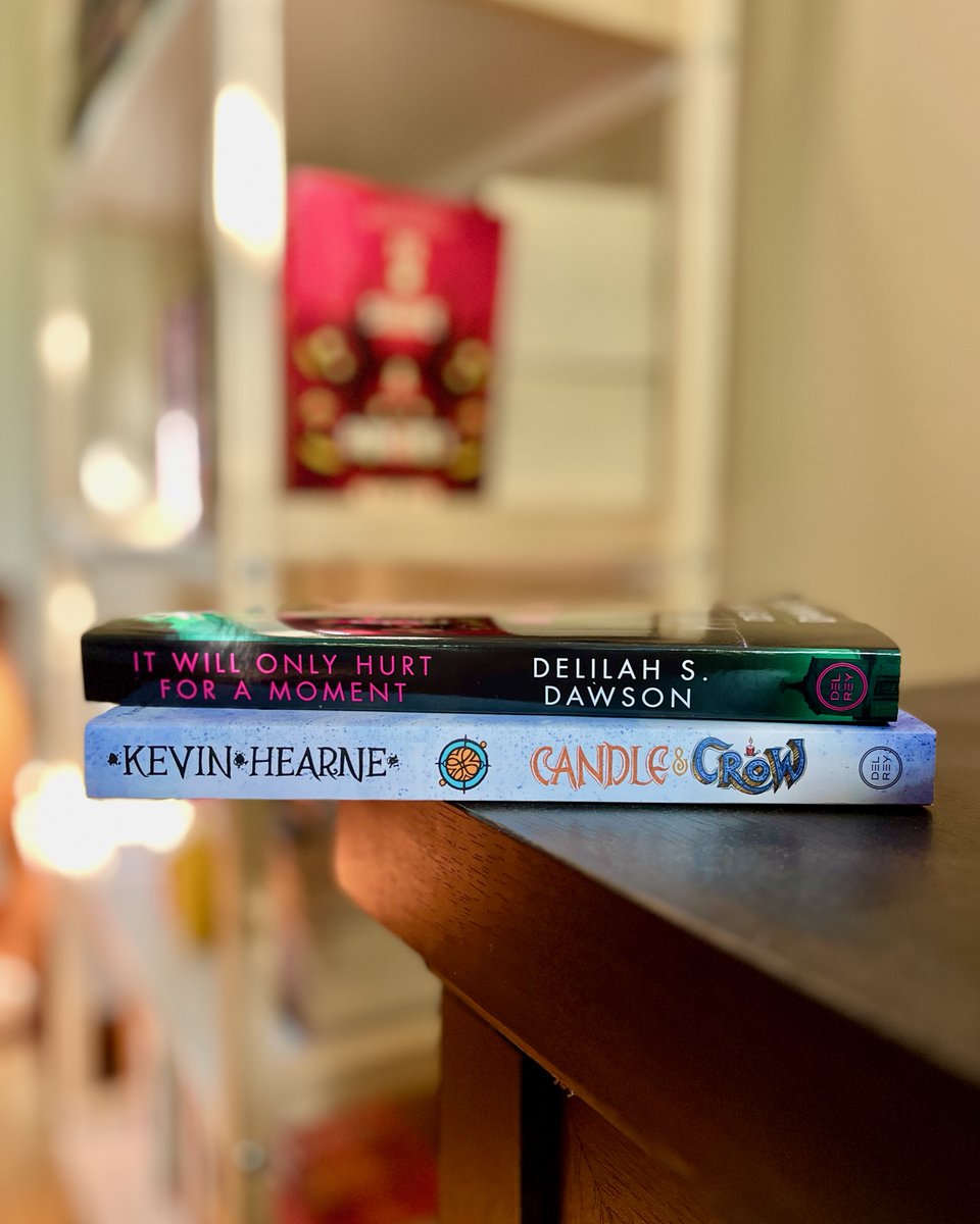 DelReyBooks's tweet image. Two books newly out in paperback from two Del Rey icons 📚
🩸 IT WILL ONLY HURT FOR A MOMENT by Delilah S. Dawson
🕯️ CANDLE & CROW by Kevin Hearne
